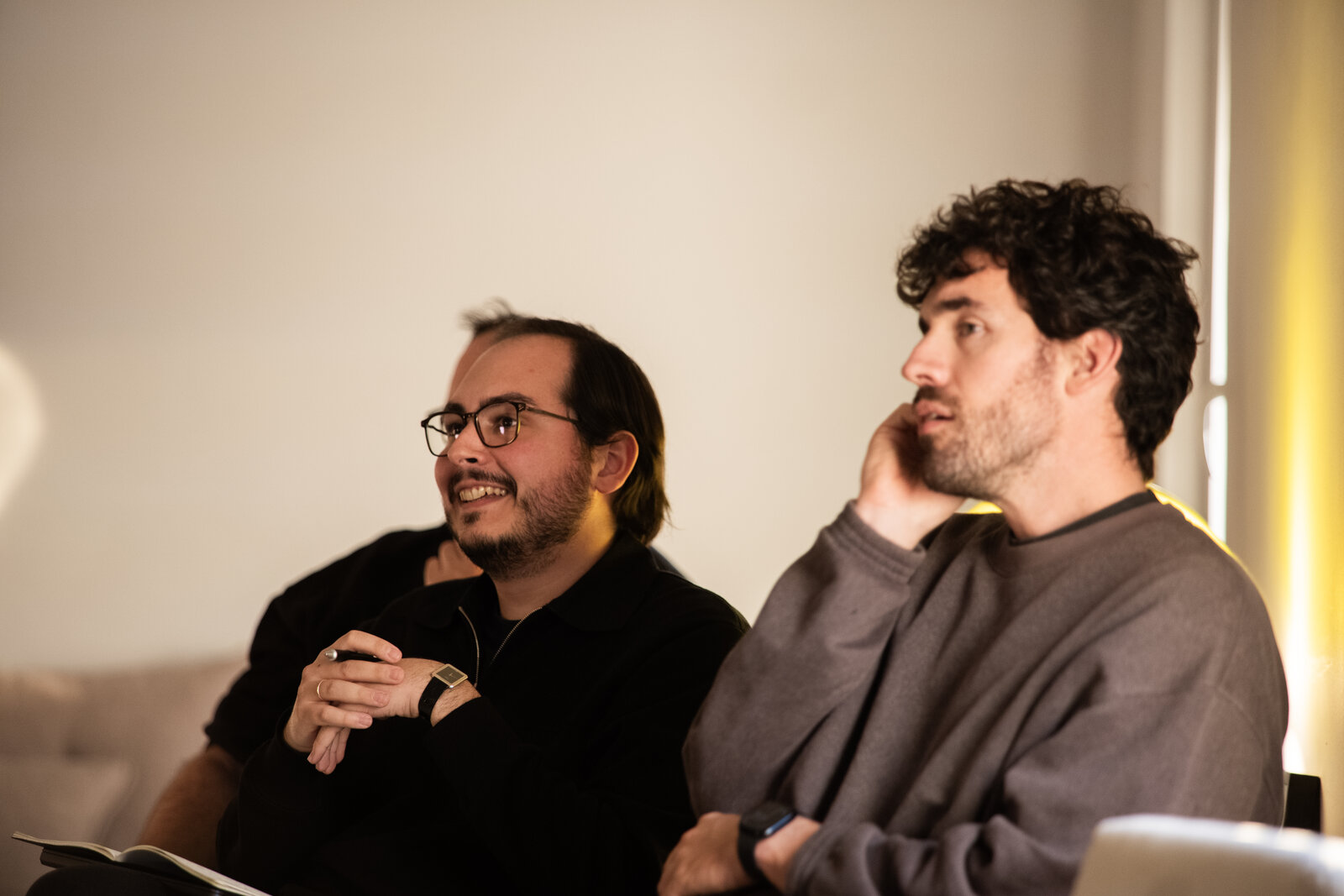 Conversación entre participantes durante la sesión