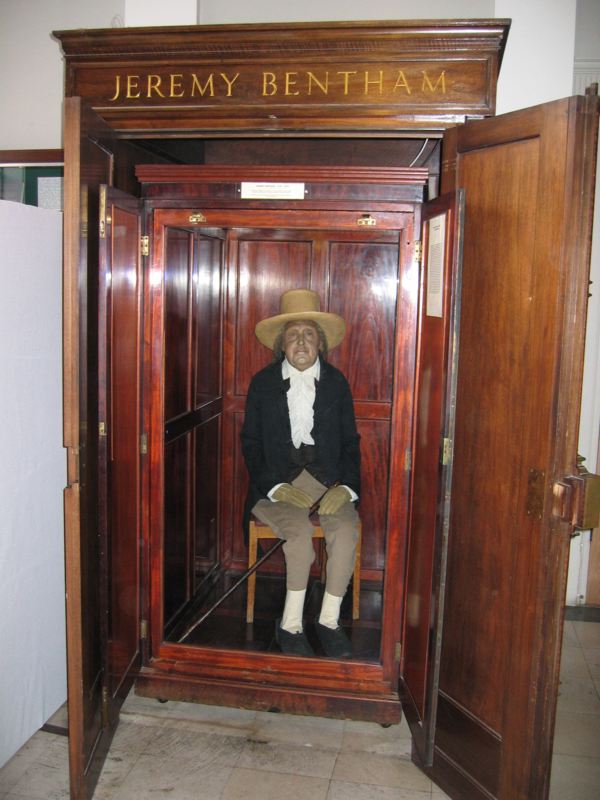 El auto-icono de Jeremy Bentham en el UCL Student Centre