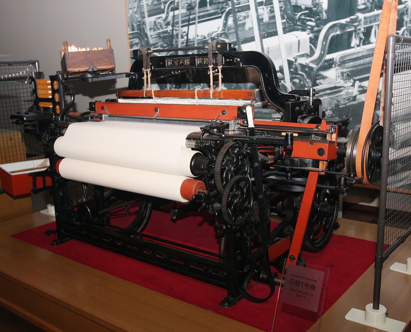 Telar automático Tipo G de Sakichi Toyoda expuesto en el museo de Toyota