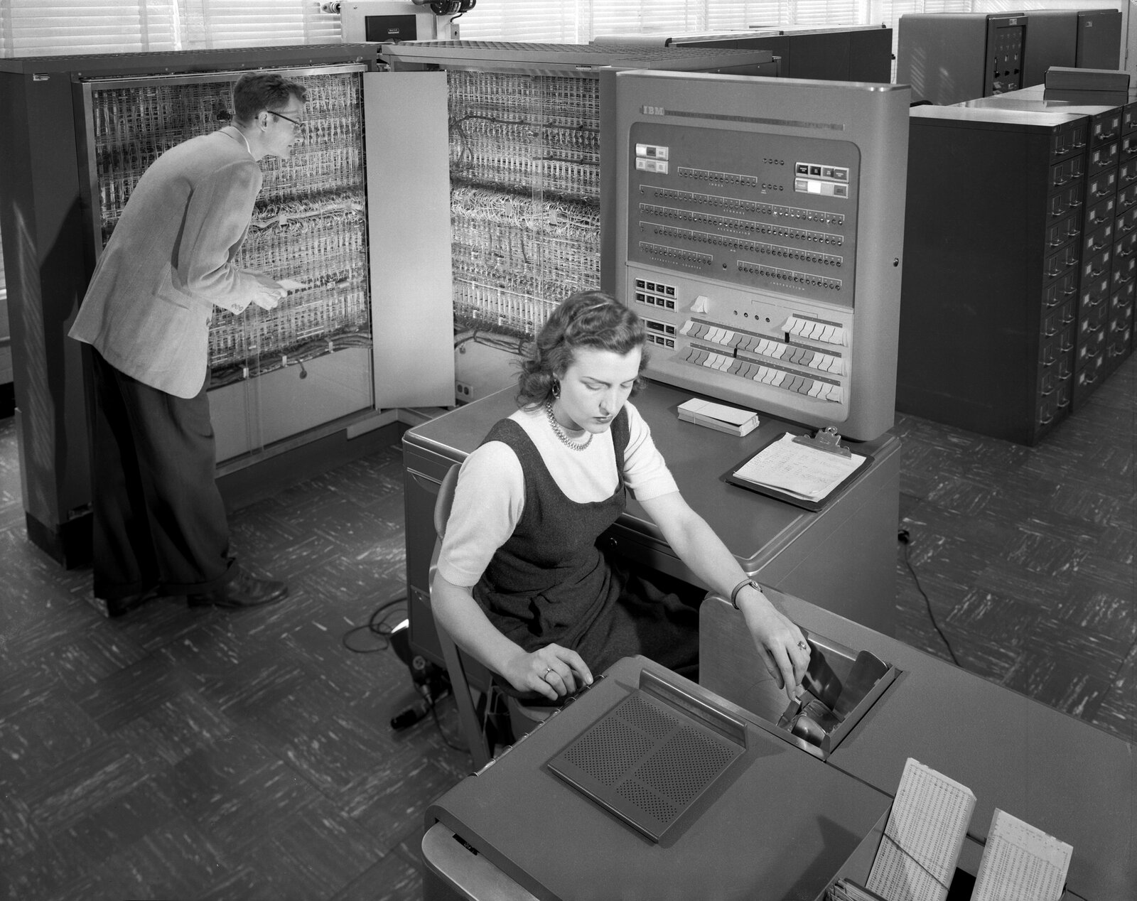 A man and a woman operating an IBM 704 at NACA Langley, March 1957