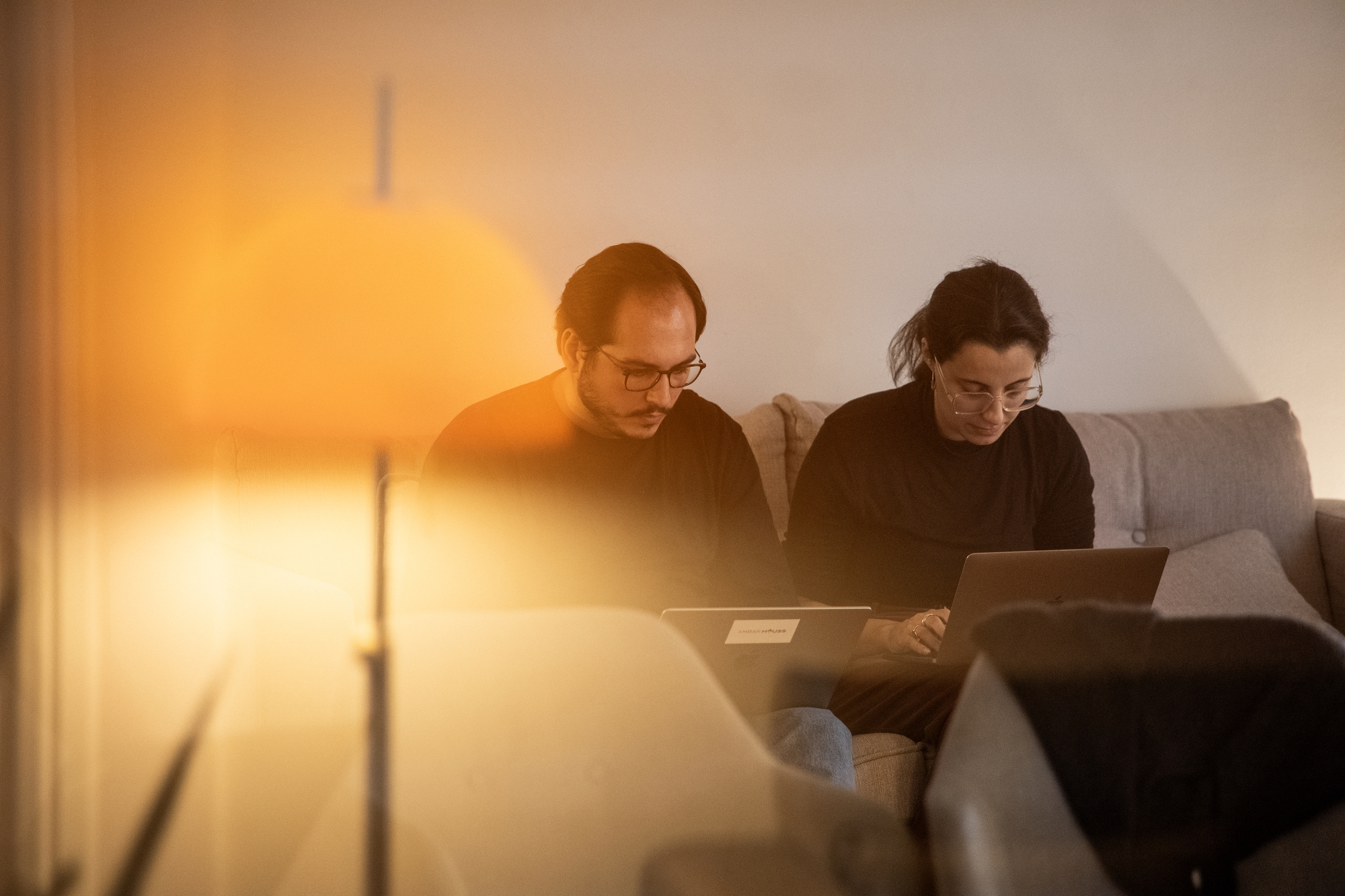 Participantes trabajando en parejas durante la sesión